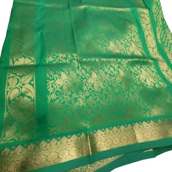 Green Saree with a Gold Border and Gold Accents- Unstitched- NEW - Picture 4 of 14